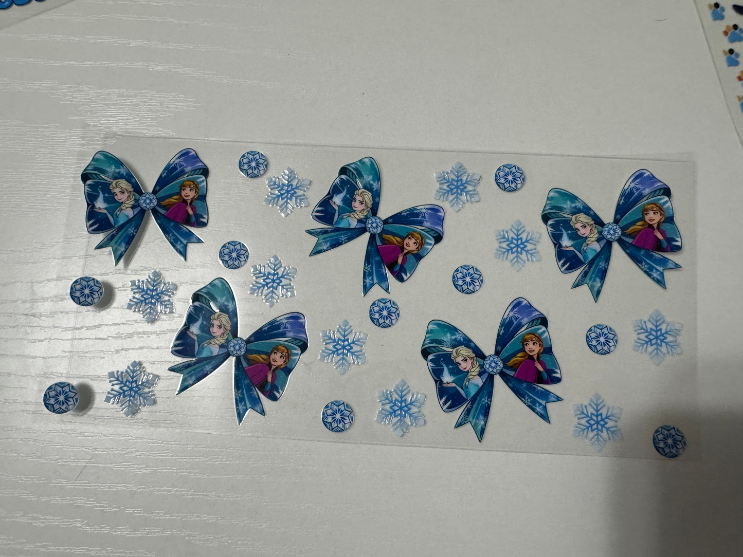 Frozen with bows